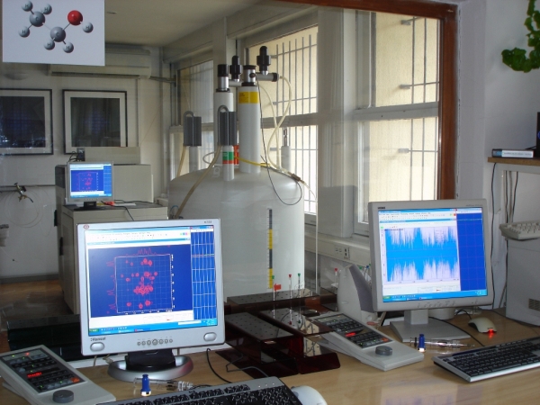 Spektrometar NMR Bruker Avance 300