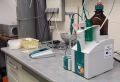 High-end titrator with built-in buret drive